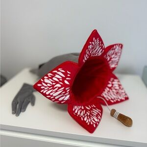 NEW Netflix Stranger Things Demogorgon Cat Tunnel Toy